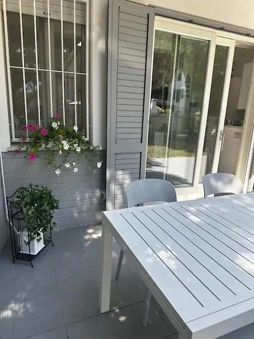 Halaveli Home Llido Degli Estensi Italy